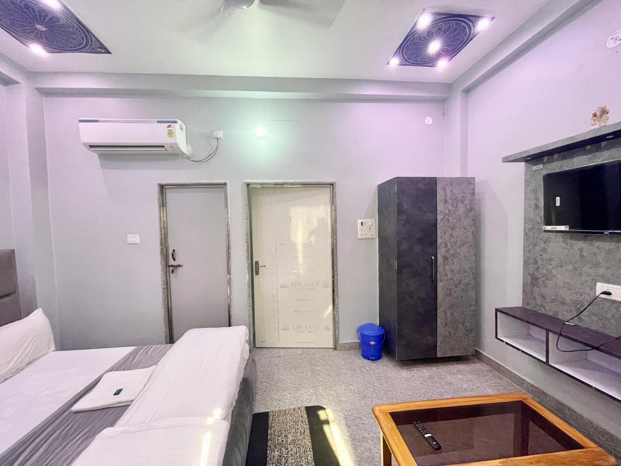 Hotel Pgh, ! Fully-air-conditioned At Prime Location With Wifi- Availablity, Near Kashi Vishwanath Temple And Ganga Ghat, Luxurious Varanasi