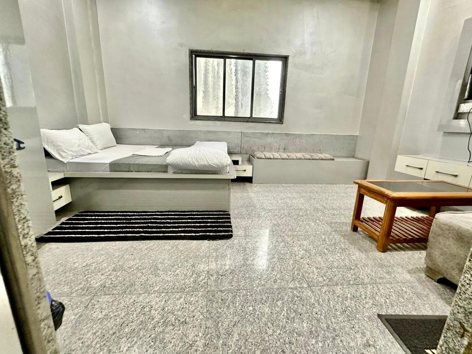 Hotel Pgh, ! Fully-air-conditioned At Prime Location With Wifi- Availablity, Near Kashi Vishwanath Temple And Ganga Ghat, Luxurious 4*