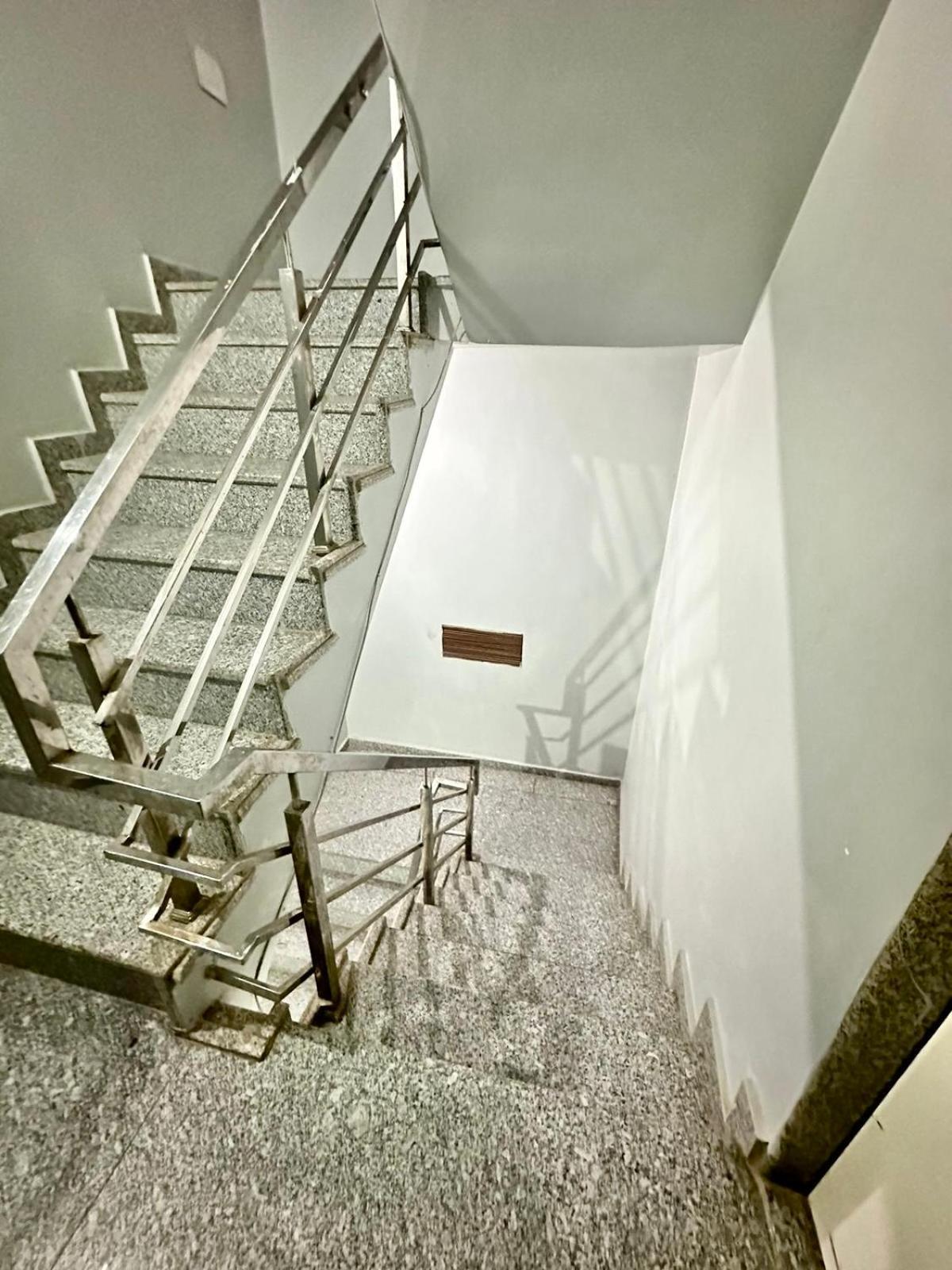 Pgh, ! Fully-air-conditioned At Prime Location With Wifi- Availablity, Near Kashi Vishwanath Temple And Ganga Ghat, Luxurious 4* Varanasi