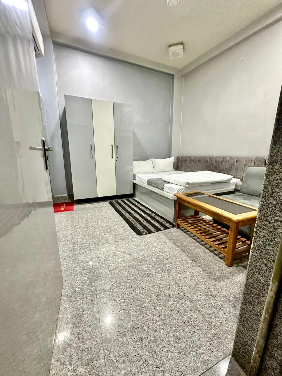 Hotel Pgh, ! Fully-air-conditioned At Prime Location With Wifi- Availablity, Near Kashi Vishwanath Temple And Ganga Ghat, Luxurious Varanasi