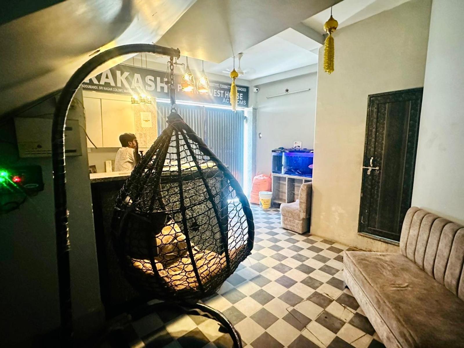 Pgh, ! Fully-air-conditioned At Prime Location With Wifi- Availablity, Near Kashi Vishwanath Temple And Ganga Ghat, Luxurious Varanasi